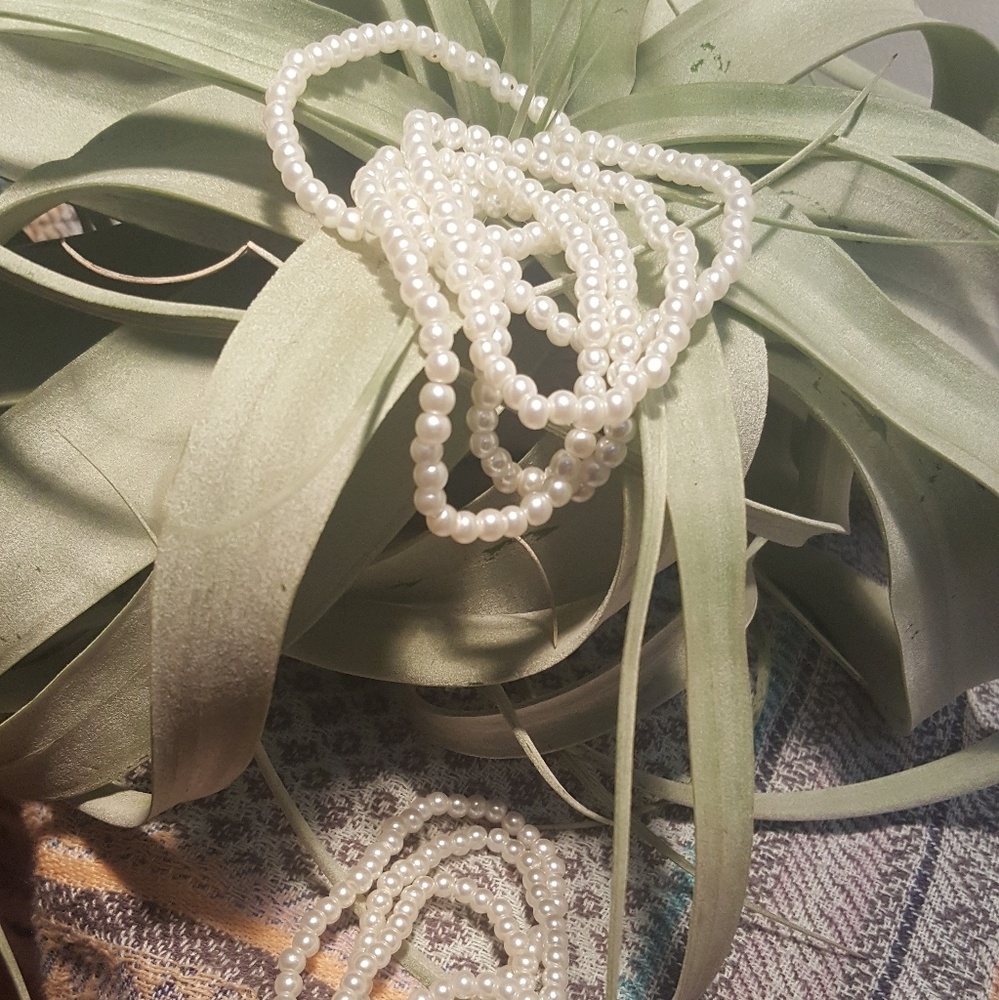 Ten pearly beaded bracelets that stretch!